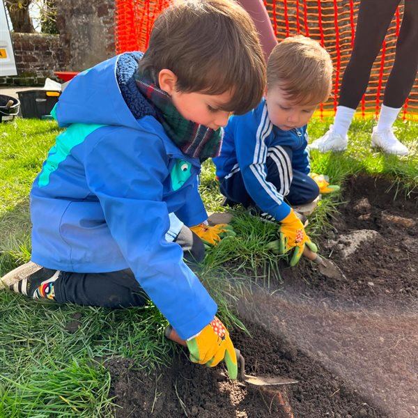 mauchline-car-child-dig