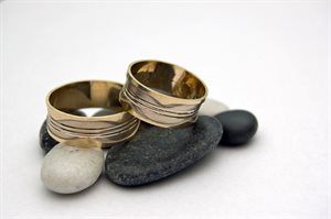 Oathing stone and wedding bands